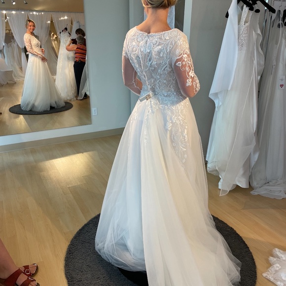 Monica Loretti art. #8157 Collection ModestIvory Ivory wedding dress - Picture 5 of 14